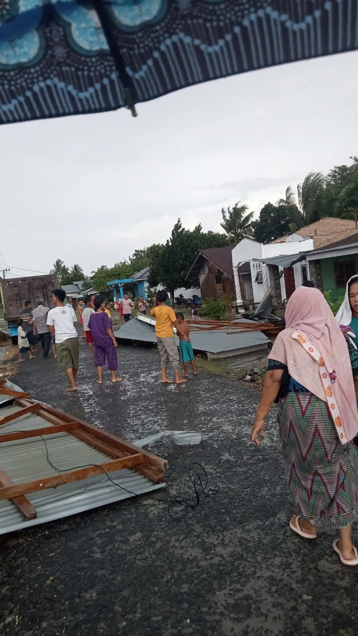 Puting Beliung Terjang Empat Kecamatan di Sergai, Ratusan Rumah Warga Rusak