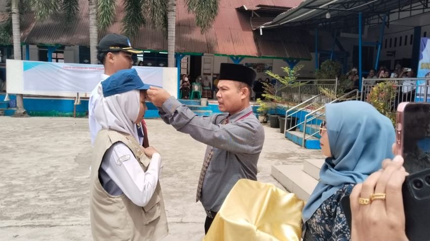 Pelepasan Atribut Siswa Kelas IX SMPN 1 Padangsidimpuan Penuh Haru dan Makna