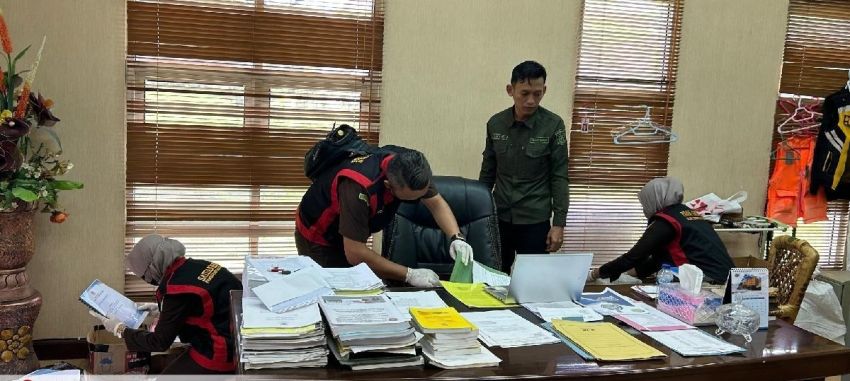 Dugaan Korupsi, Kejari Geledah Dinas PUPR Gorontalo Utara