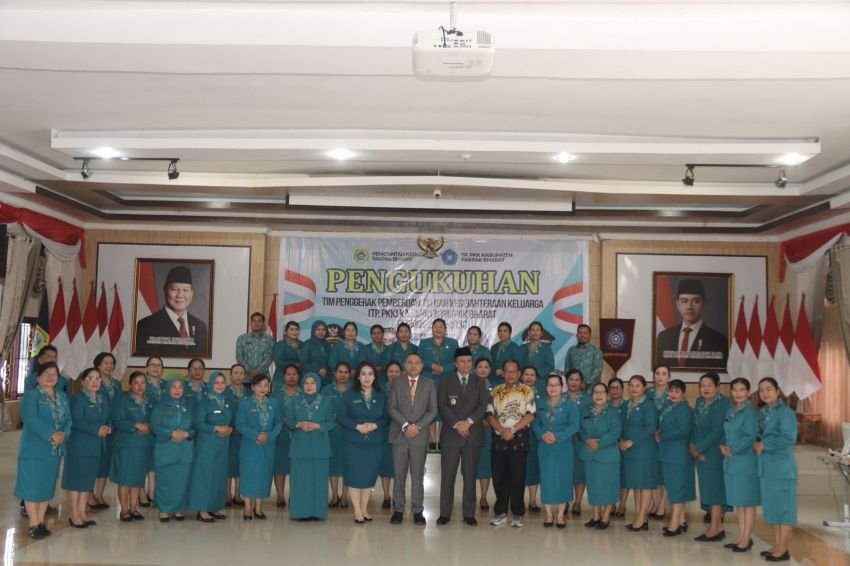 Bupati Kukuhkan Pengurus PKK Pakpak Bharat Periode 2025–2030