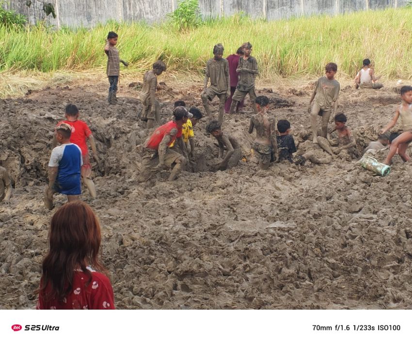 Warga Serbu Lokasi Pemusnahan 9,3 Ton Mangga Thailand, Gali Kembali Buah dari Dalam Tanah