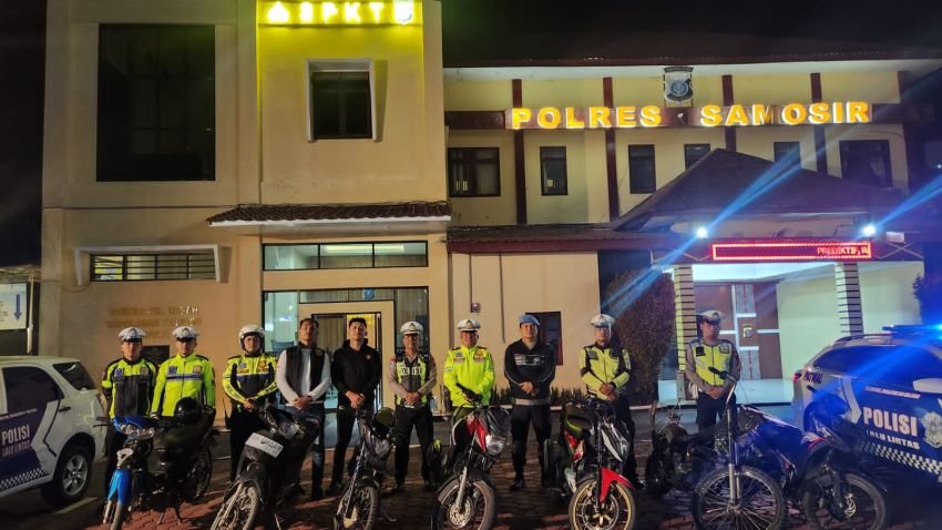 Antisipasi Premanisme, Polres Samosir Gelar Blue Light Patrol di Pangururan