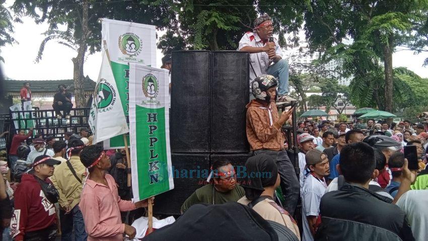 Komite Tani Menggugat Unjuk Rasa ke DPRD SU, Tuntut Segera Sertifikatkan 5.873,06 Ha Lahan Eks HGU