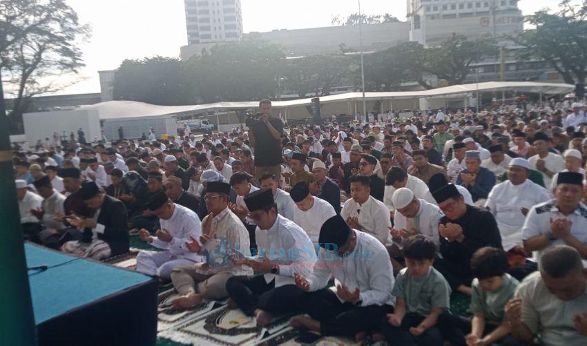 Wali Kota Medan Rico Waas Tunaikan Salat Idul Adha Bersama Masyarakat