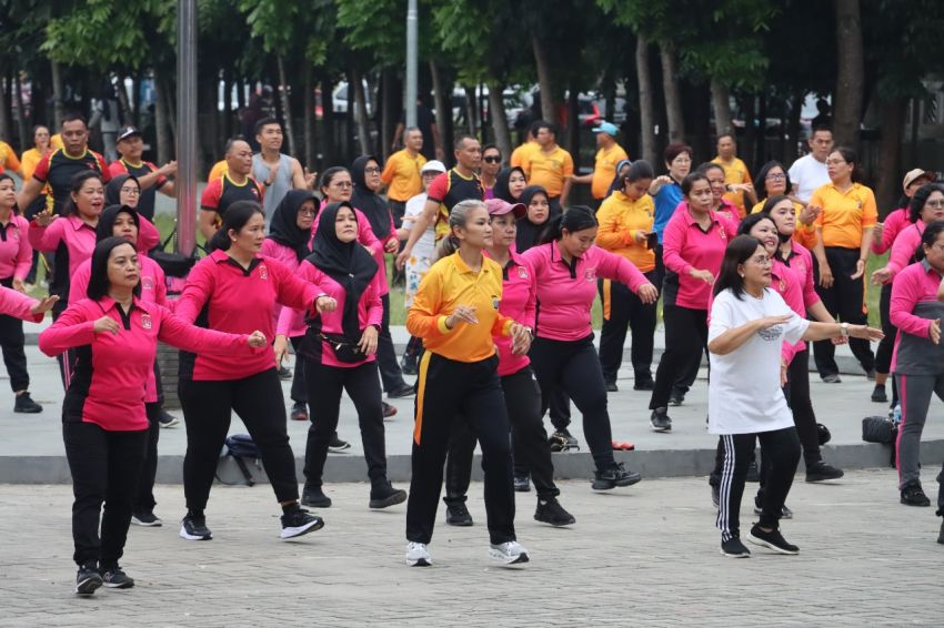 Hari Bhayangkara ke-79: Polres Pematangsiantar Olahraga Bersama TNI dan Masyarakat