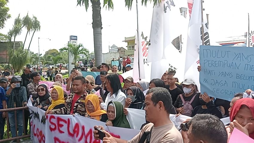 Ratusan Relawan Geruduk Polda Sumut, Desak Penangkapan Penghina Bobby Nasution dan Keluarga