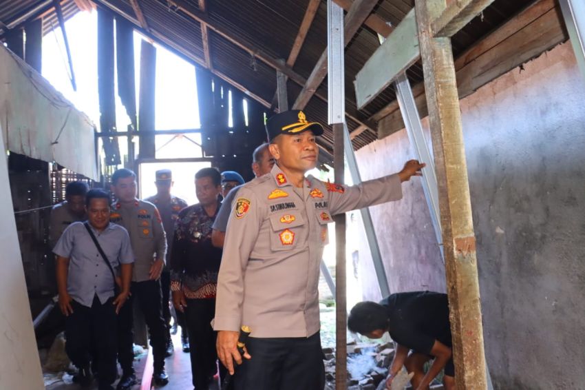 Semarakkan HUT ke-79 Bhayangkara, Kapolres Tebingtinggi Lakukan Bedah Rumah dan Salurkan Bahan Pangan di Sergai