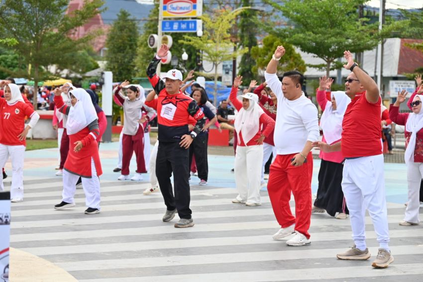 Pemkab Tapteng Senam Bersama Ikatan Bidan Indonesia