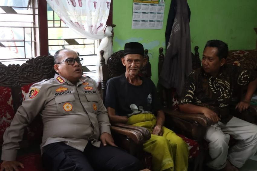 Kapolrestabes Medan Sambangi Rumah Kakek Disabilitas Korban Penipuan dan Pencurian