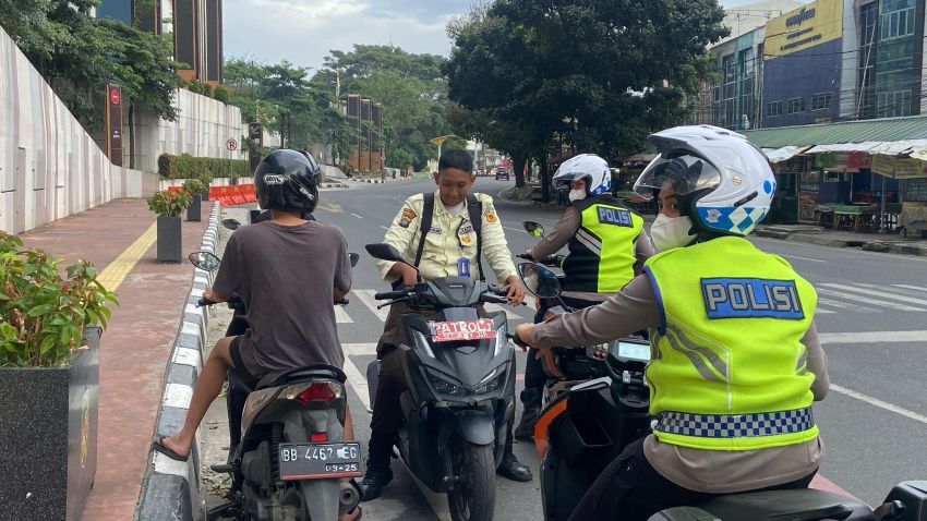 Urai Kemacetan, Srikandi Polrestabes Medan Gelar Patroli Pagi dan Sore