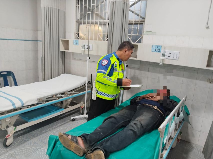 Gakkum Sat Lantas Polres Pematangsiantar Evakuasi Korban Lakalantas