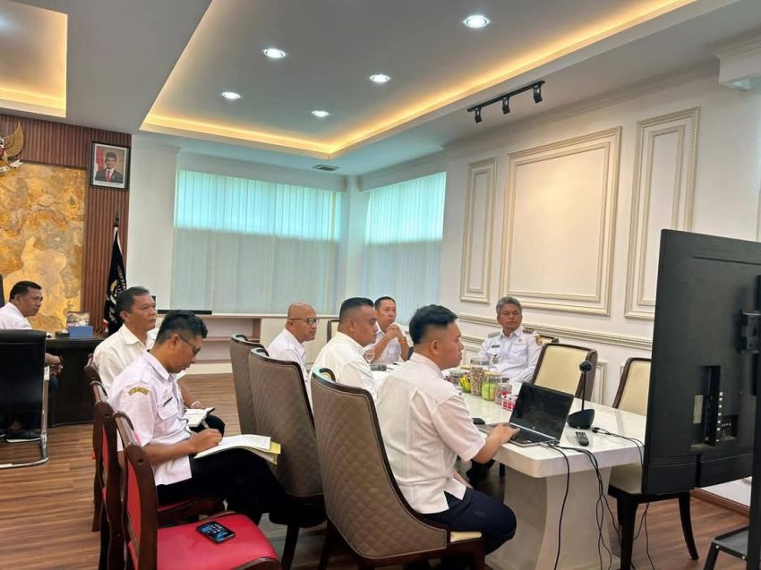 Luhut Panjaitan Minta Pemkab Taput Serius Tata Kebersihan Danau Toba