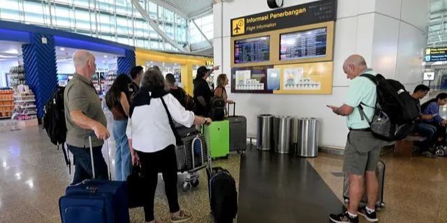 Erupsi Gunung Lewotobi Laki-Laki Akibatkan 87 Penerbangan dari dan ke Bali Dibatalkan