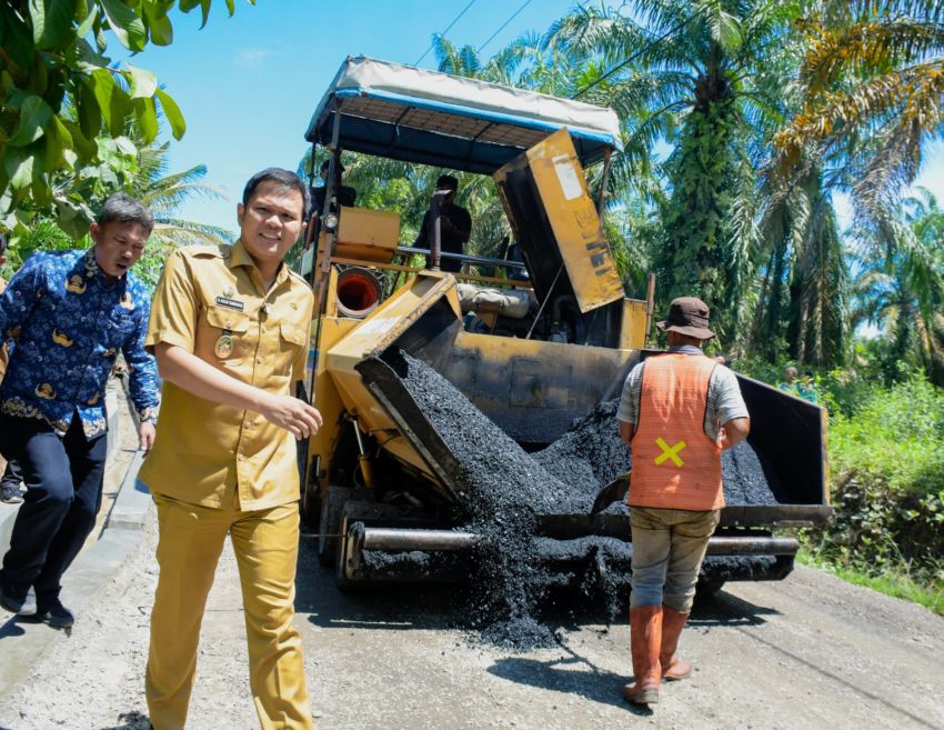 Wabup Sergai Tinjau Pembangunan Jalan di Bintangbayu dan Pantaicermin