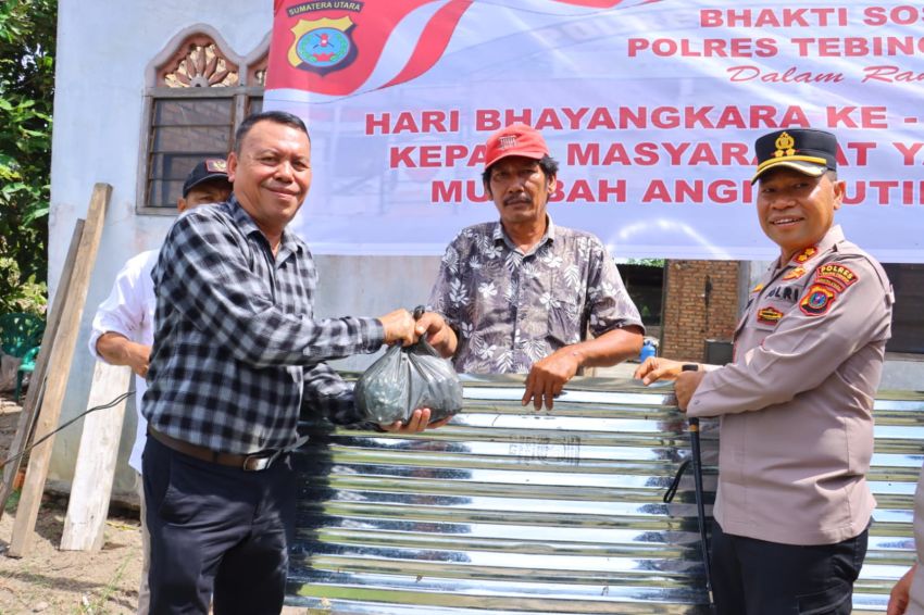 Jelang HUT ke-79 Bhayangkara, Polres Tebingtinggi Bantu Warga Korban Puting Beliung di Sergai