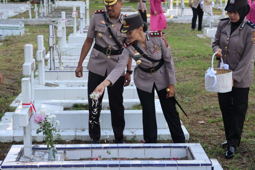 Sambut HUT ke-79 Bhayangkara, Polres Pematangsiantar Ziarah dan Tabur Bunga di TMP