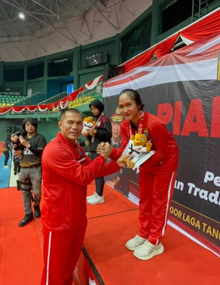 Tim Karate Polda Sumut Raih Juara Umum di Kejuaraan PON POLRI Piala Kapolri 2025