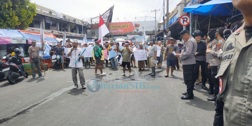 Delapan Bulan Terbakar, Komunitas Pedagang Pasar Horas Gedung IV Gelar Mimbar Terbuka di Jalan Merdeka