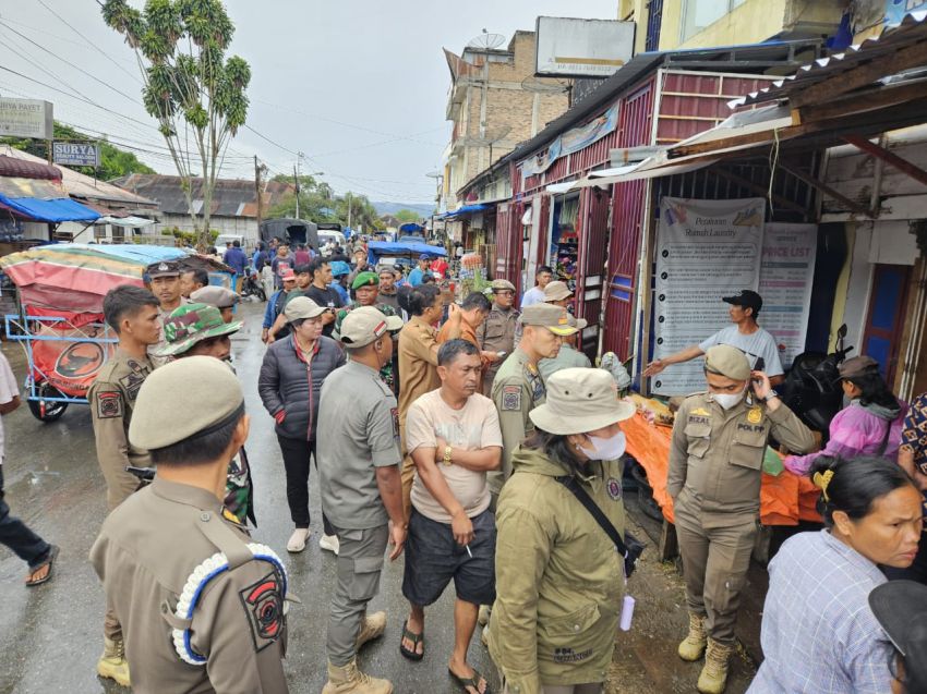 Pemkab Toba Tertibkan Pedagang yang Berjualan di Luar Pajak