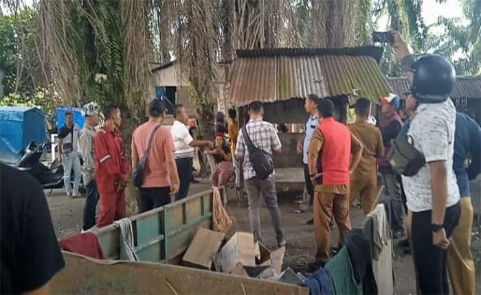 Kafe Berbau Esek-esek di Kotapinang Diduga Nekat Buka Lagi, Warga Lakukan Sweeping