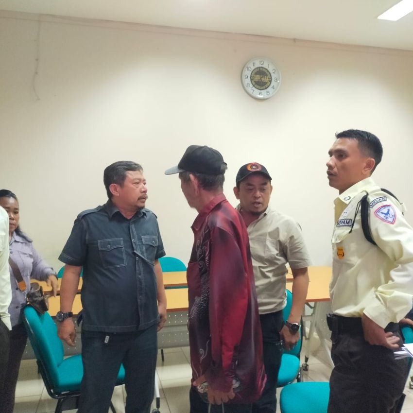 Permohonannya Untuk Gelar RDP Belum Direalisasikan, Kelompok Tani Marah di DPRD SU