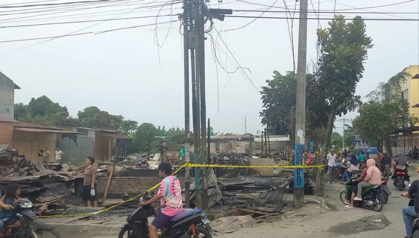 11 Kios Diantaranya Lapak Monza Terbakar di Lubukpakam
