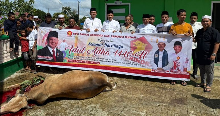 Wakil Bupati Bersama Gerindra Tapteng Sembelih Hewan Kurban di Sibabangun