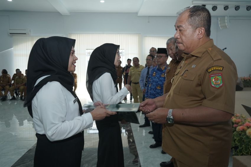 Bupati Asahan Serahkan 148 SK CPNS