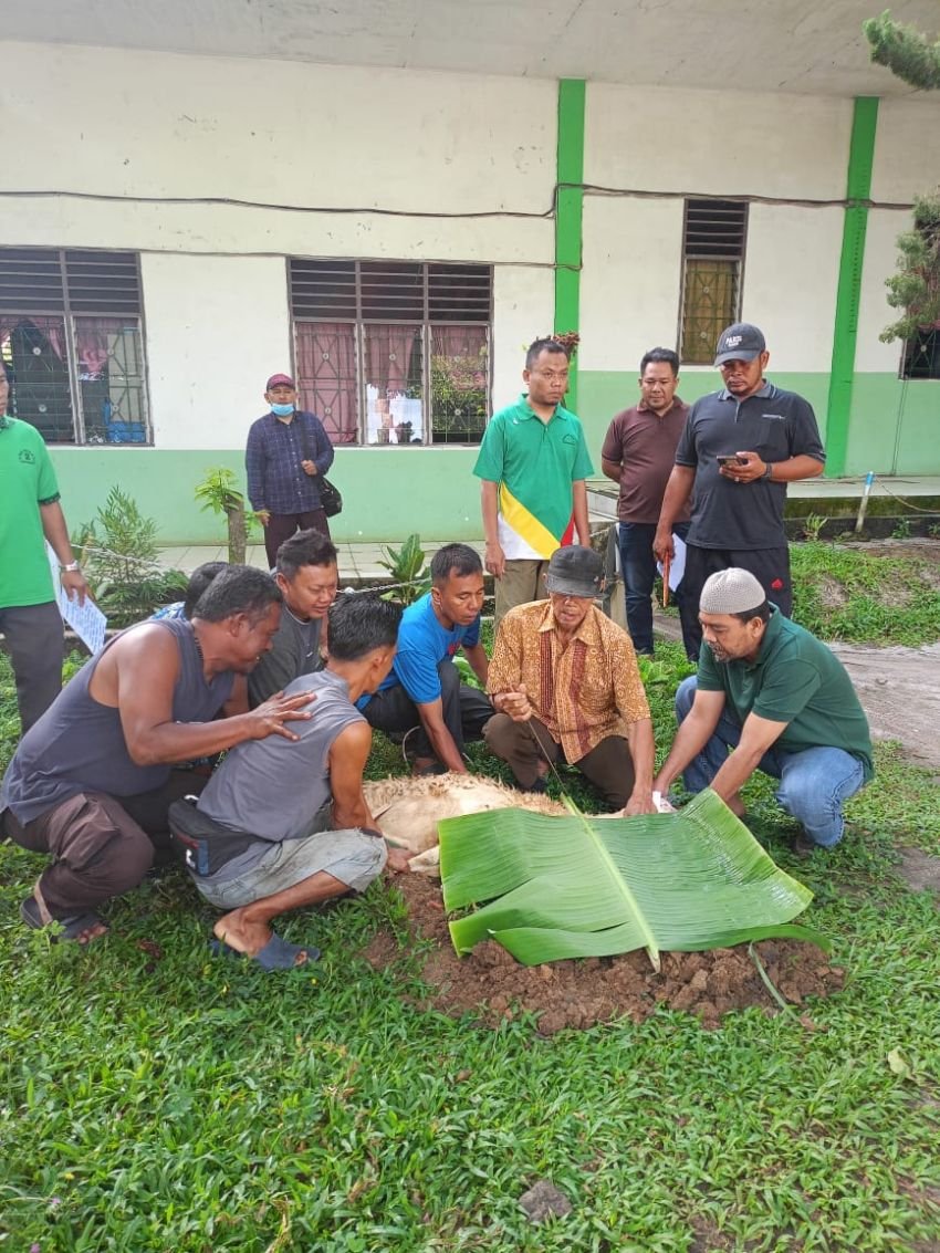 Keluarga Besar SMAN 5 Pematangsiantar Sembelih 3 Hewan Kurban