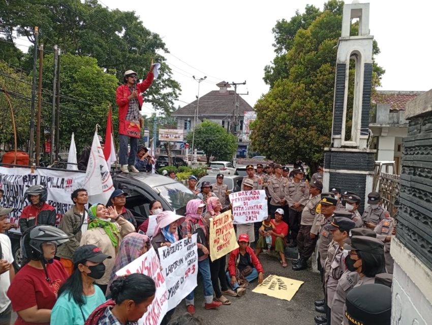 Masyarakat Kampung Baru Gurillah Gelar Aksi di DPRD, Tuntut RDP Soal Permasalahan Warga