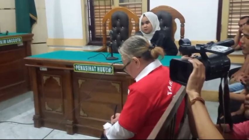 Didakwa Bunuh Suami, Dituntut Pidana Mati