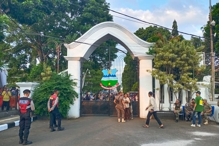 Tiga Warga Tewas Terinjak Saat Berebut Makanan di Pernikahan Anak Dedi Mulyadi