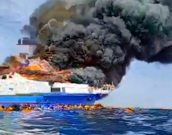 KM Barcelona 5 Terbakar di Perairan Minahasa Utara, Penumpang Panik Lompat ke Laut