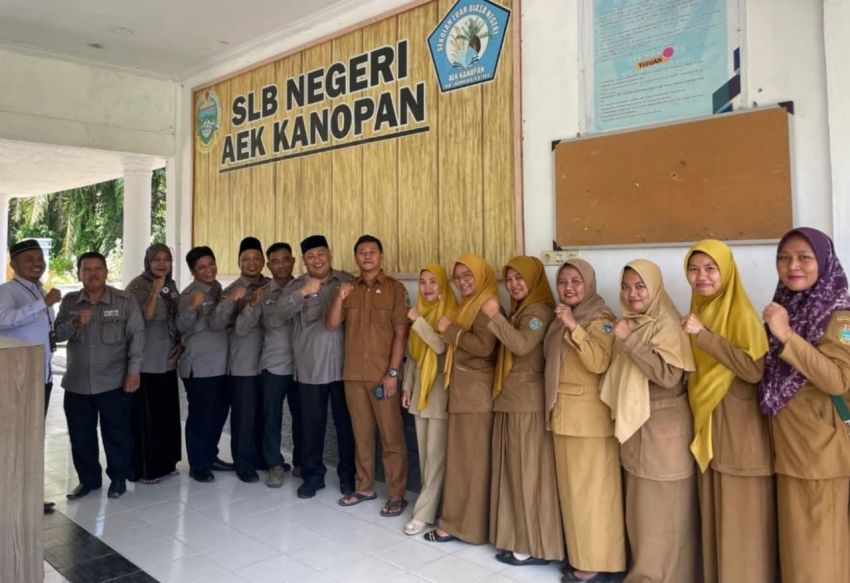 Ketua KPAD Labura Kunjungi SLB Negeri Aekkanopan