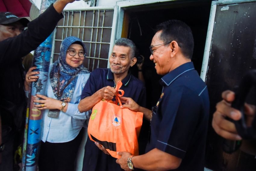 Wakil Wali Kota Medan Serahkan Bantuan kepada Korban Puting Beliung