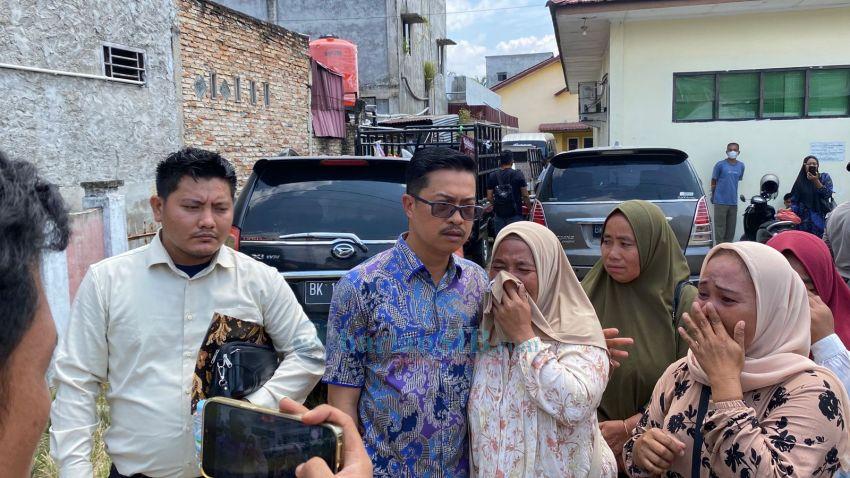 Keluarga Terdakwa Histeris, Istri Korban Teteskan Air Mata: Sidang Pencurian Sawit yang Tewaskan Sekuriti PT STA Kembali Digelar di PN Rantauprapat