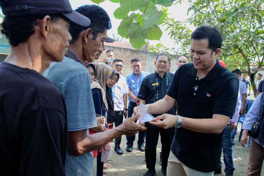 Pemkab Sergai Salurkan Bantuan dari Kemensos kepada 68 Keluarga yang Tertimpa Musibah Angin Puting Beliung