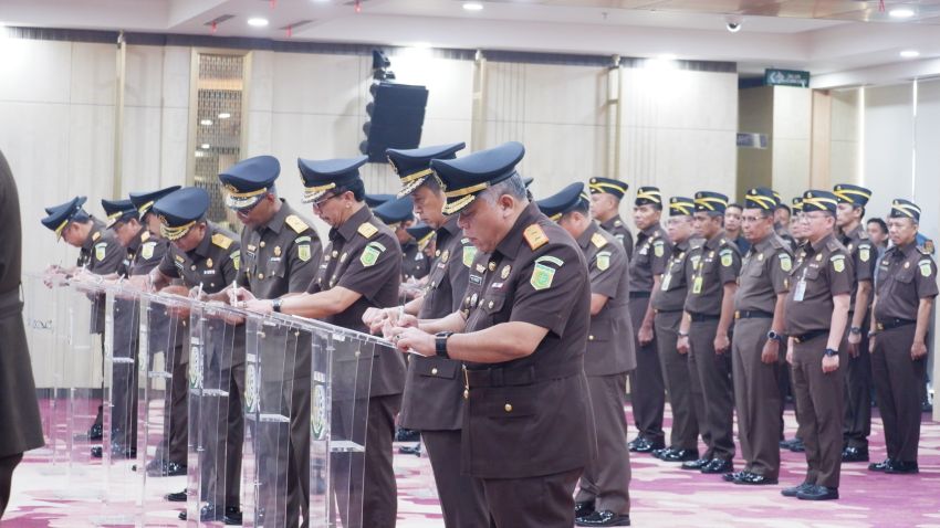 Jaksa Agung Lantik Dr Harli Siregar Jadi Kajati Sumut, Agus Sahat Lumban Gaol jadi Kajati Kalteng