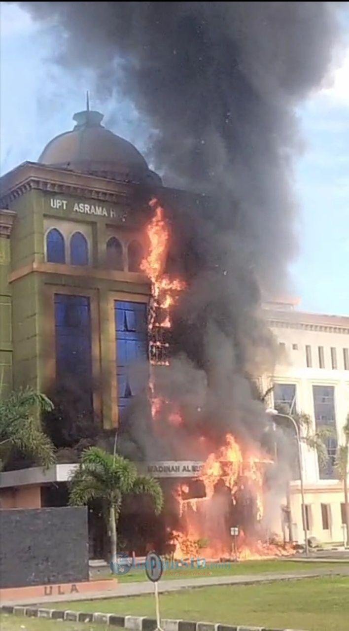 Gedung Penginapan Asrama Haji Medan Terbakar