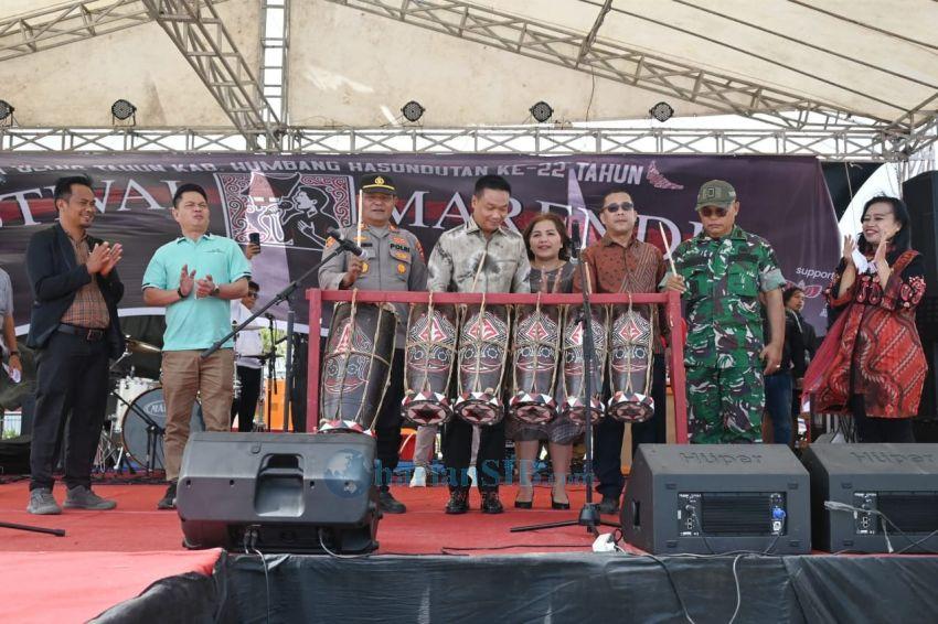 Bupati Humbahas Buka Festival Marende, Ajak Masyarakat Hadir dan Bernyanyi Bersama