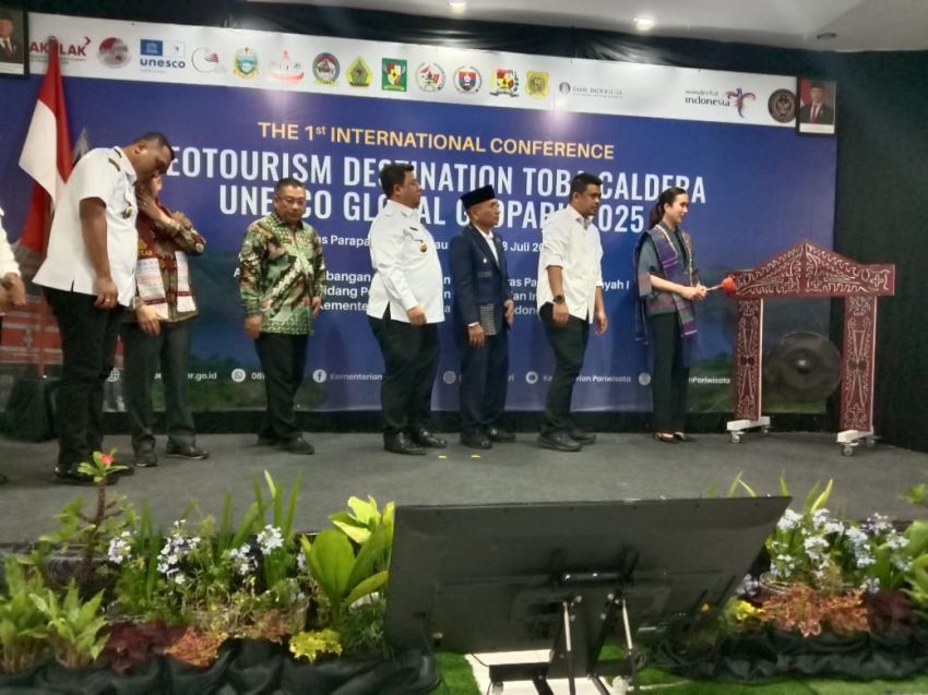 Menteri Pariwisata Buka The 1st International Conference Geotourism Destination Toba Caldera Unesco Global Geopark 2025
