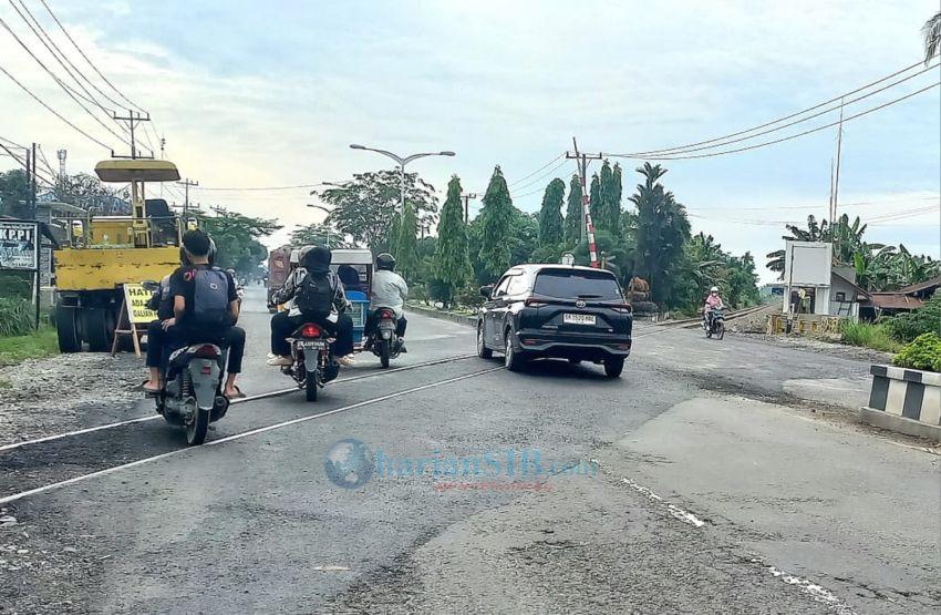 Setelah Diberitakan harian SIB, Jalinsum Lintasan KA di Lubukpakam Diperbaiki