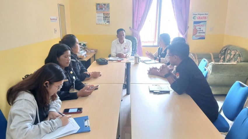 Disdukcapil Humbahas Gelar Rakor Evaluasi Capaian Kinerja Semester I Tahun 2025