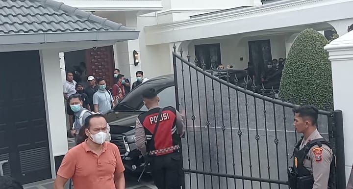 Terkait Kasus Suap Proyek, KPK Angkut Tiga Koper dari Rumah Topan Ginting Usai Geledah 7 Jam