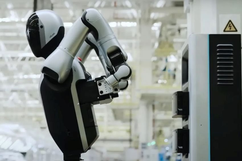 China Ciptakan Robot Humanoid yang Bisa Ganti Baterai Sendiri
