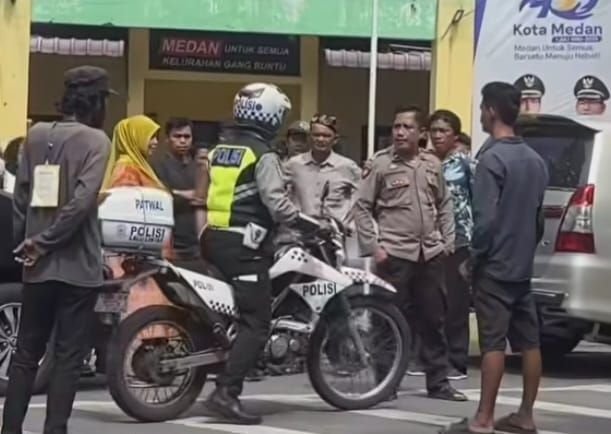 Viral! Dua Oknum Polisi Cekcok Soal Tilang di Tengah Jalan