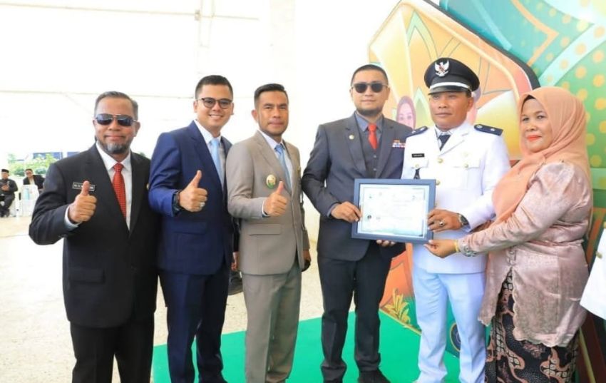 Kantor Kepala Desa Gunungmelayu Raih Predikat Terbersih se-Labura 2025