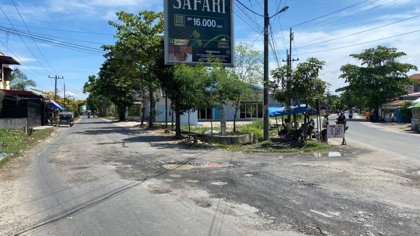 Kerap Dilalui Truk Over Tonase, Jalan Letda Sujono Tebingtinggi Rusak