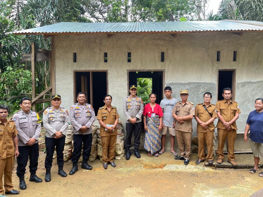 Kapolres Tapteng Selesaikan Pembangunan RTLH Mangkrak di Sitahuis
