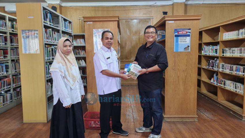 Peduli Literasi, Parlin Dony Sipayung Sumbang Buku ke Perpustakaan Tebingtinggi